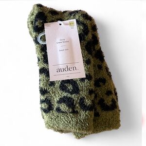 (FREE W/ BUNDLE) Auden Green and Black Leopard Print Fuzzy Socks